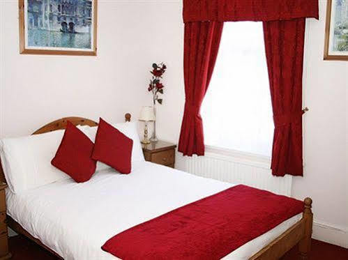 Robyn'S Guest House Σκάρμπορο Εξωτερικό φωτογραφία